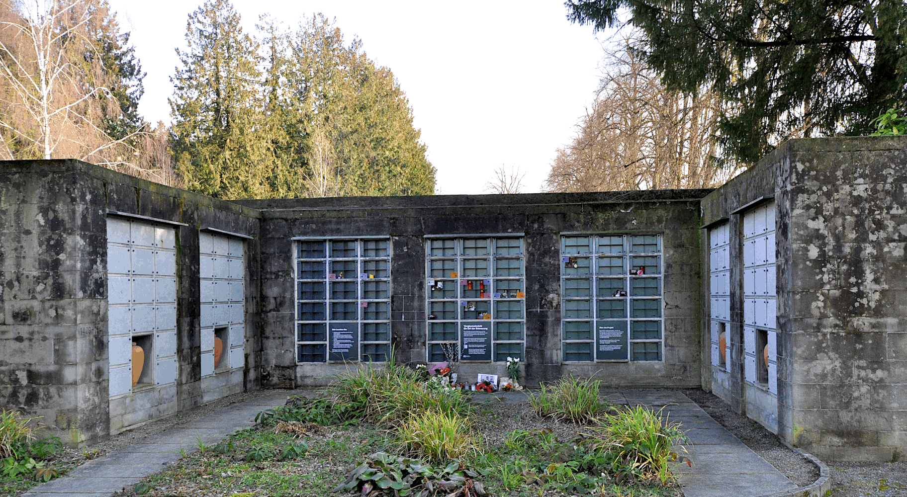 Urn Graves