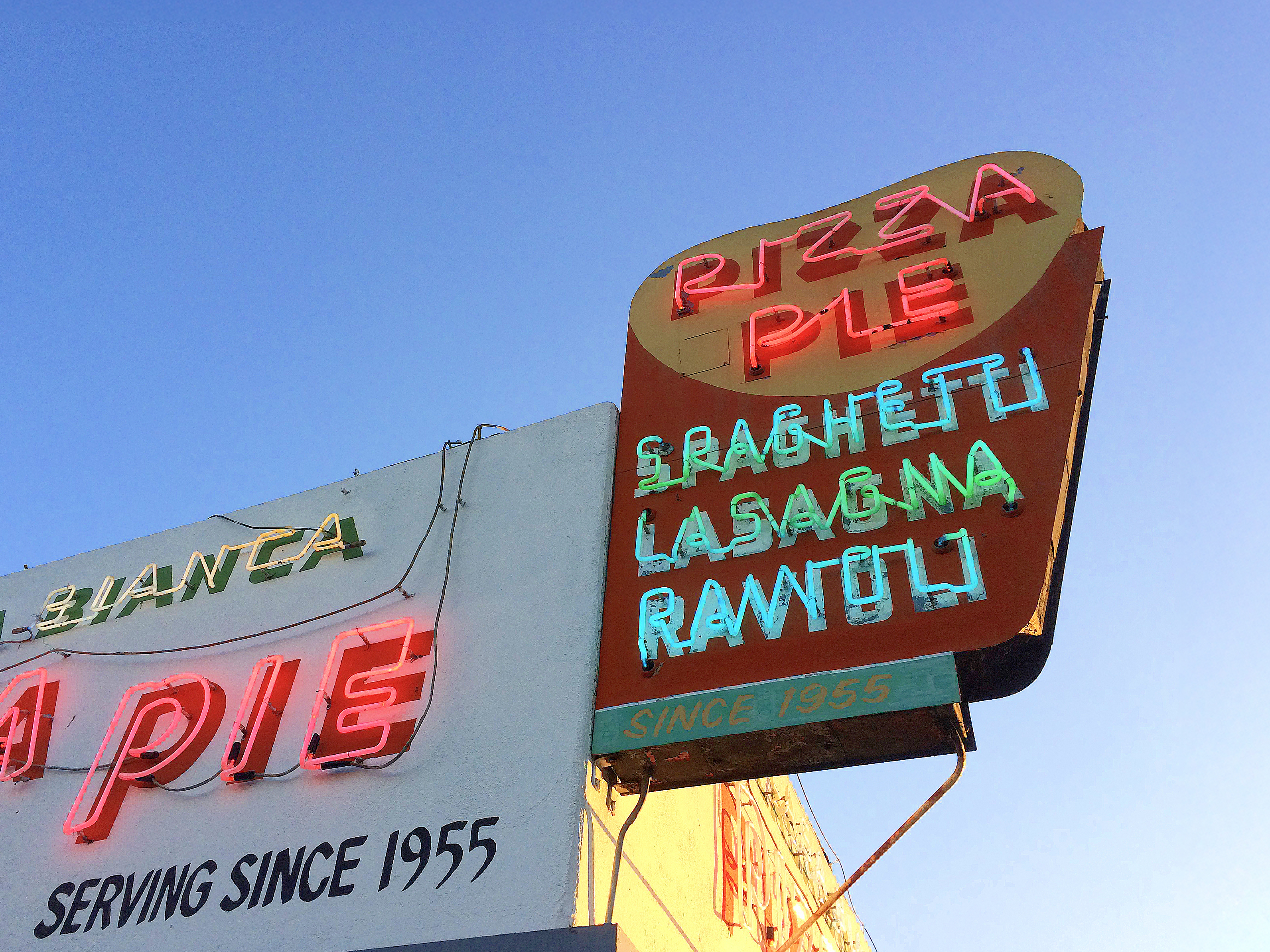 Casa Bianca Pizza Pie, Neon