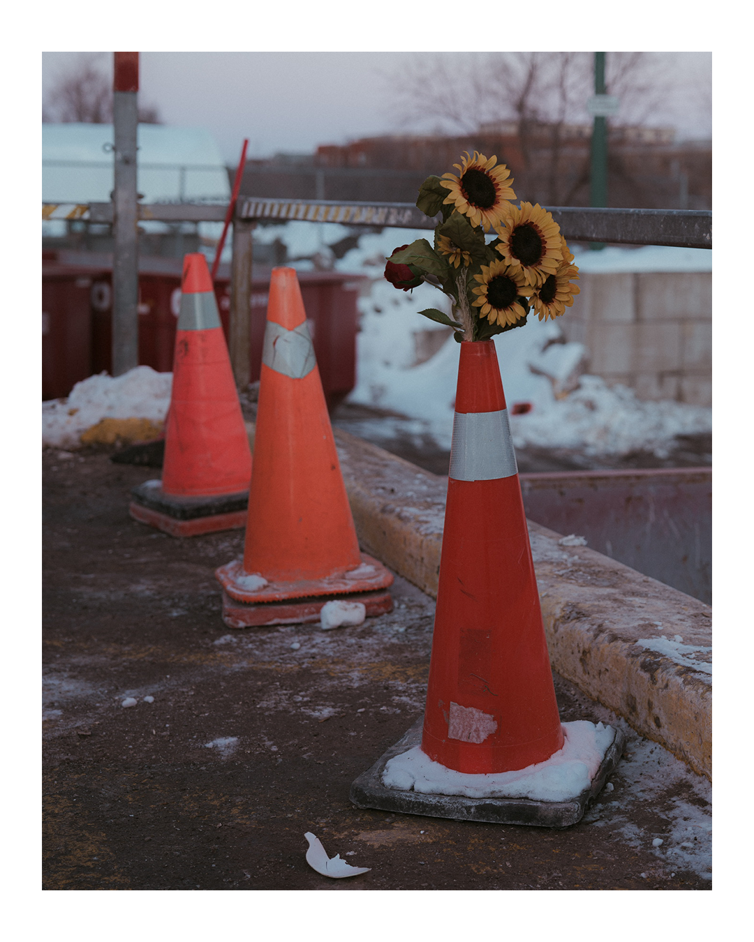 033.