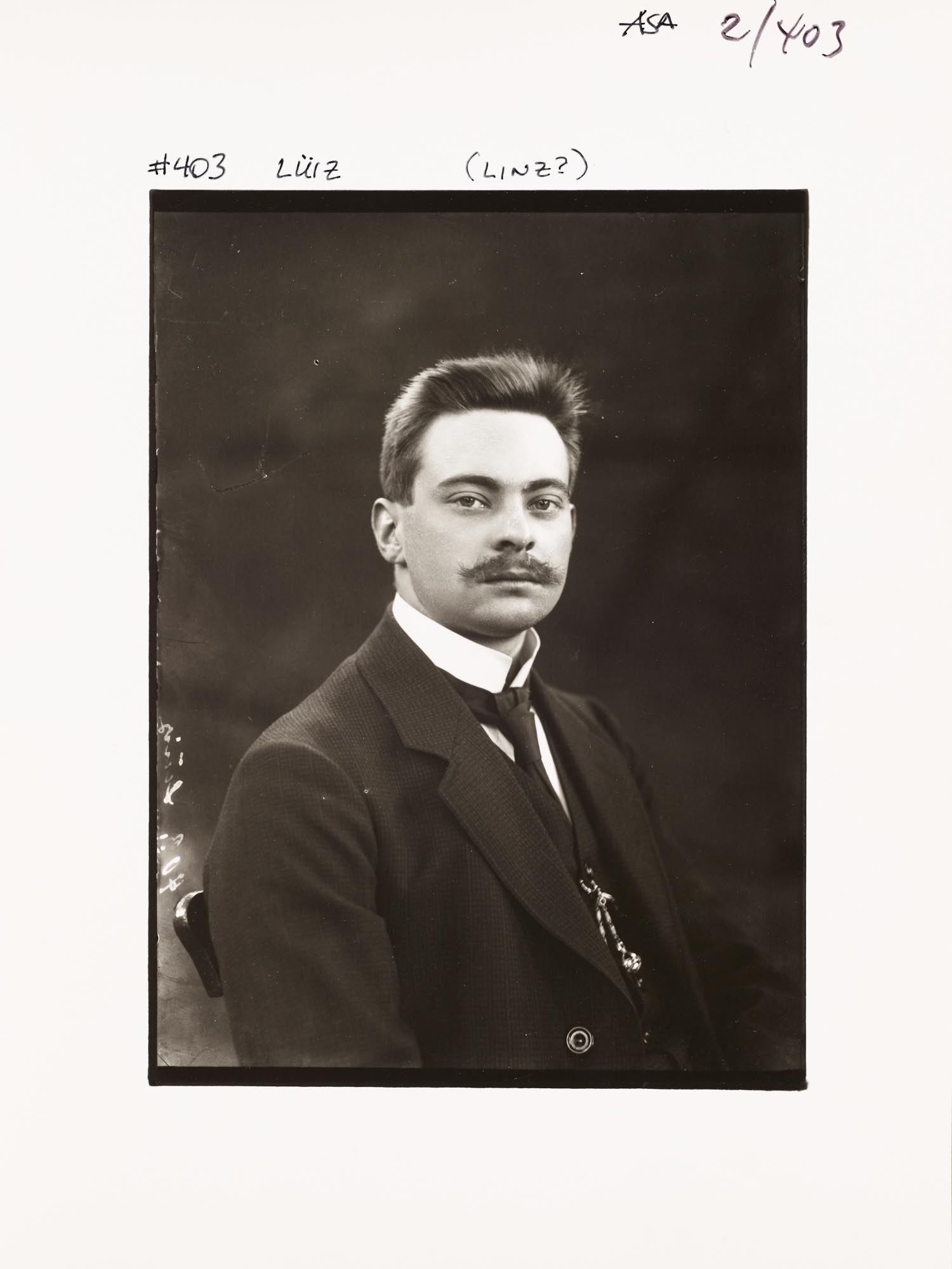 #1943