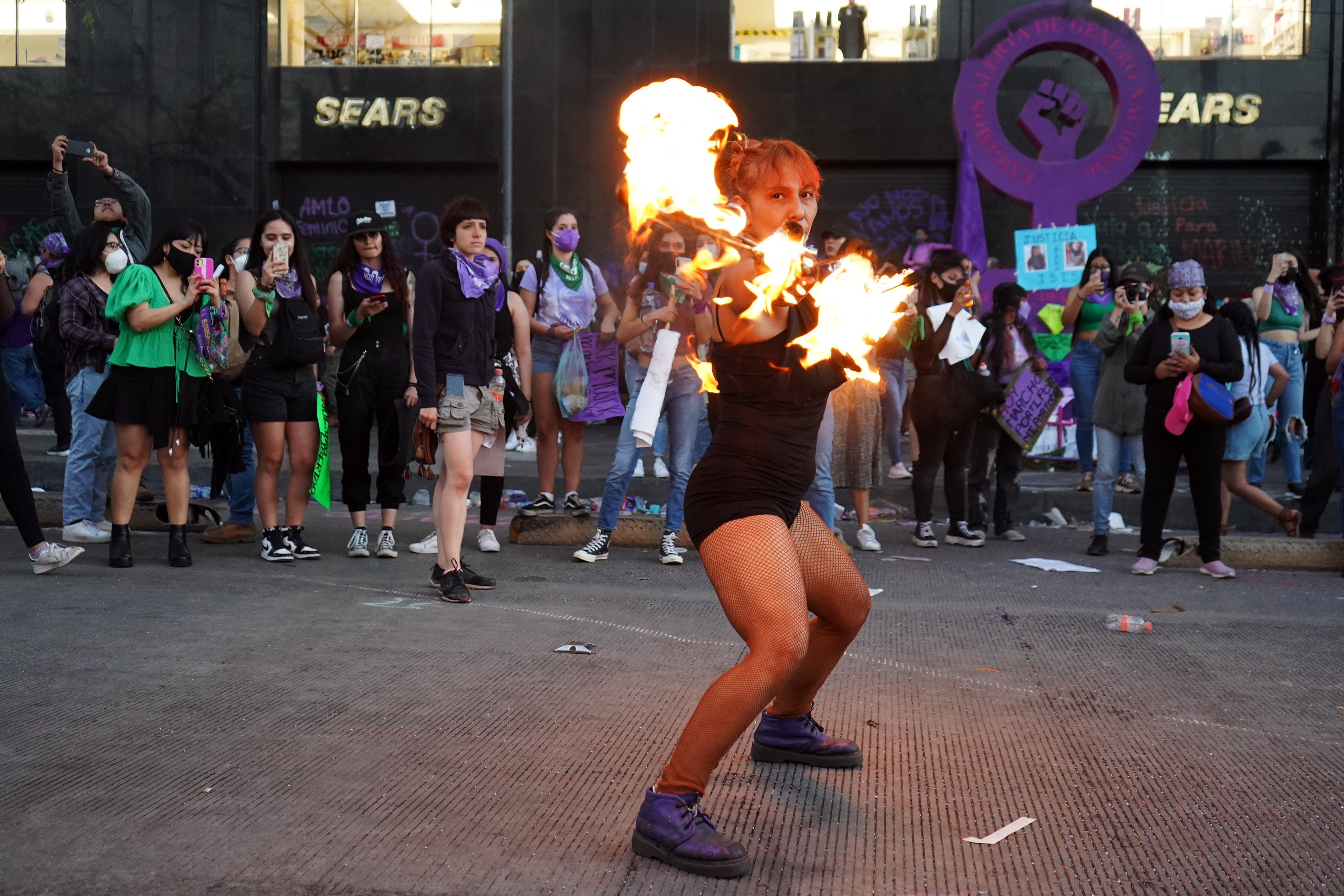 Women's Fire 001 - Flor at 8M