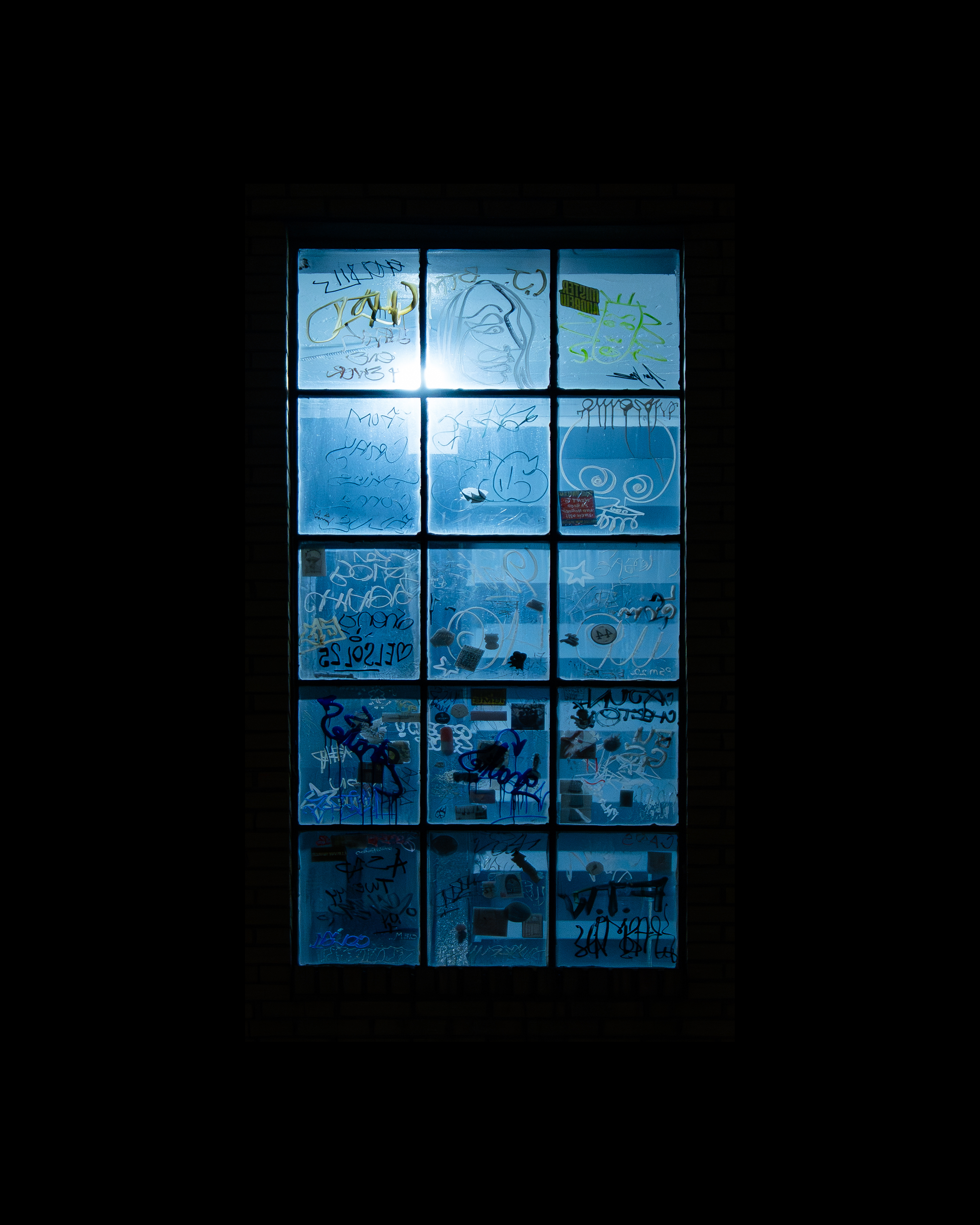 WINDOW 208