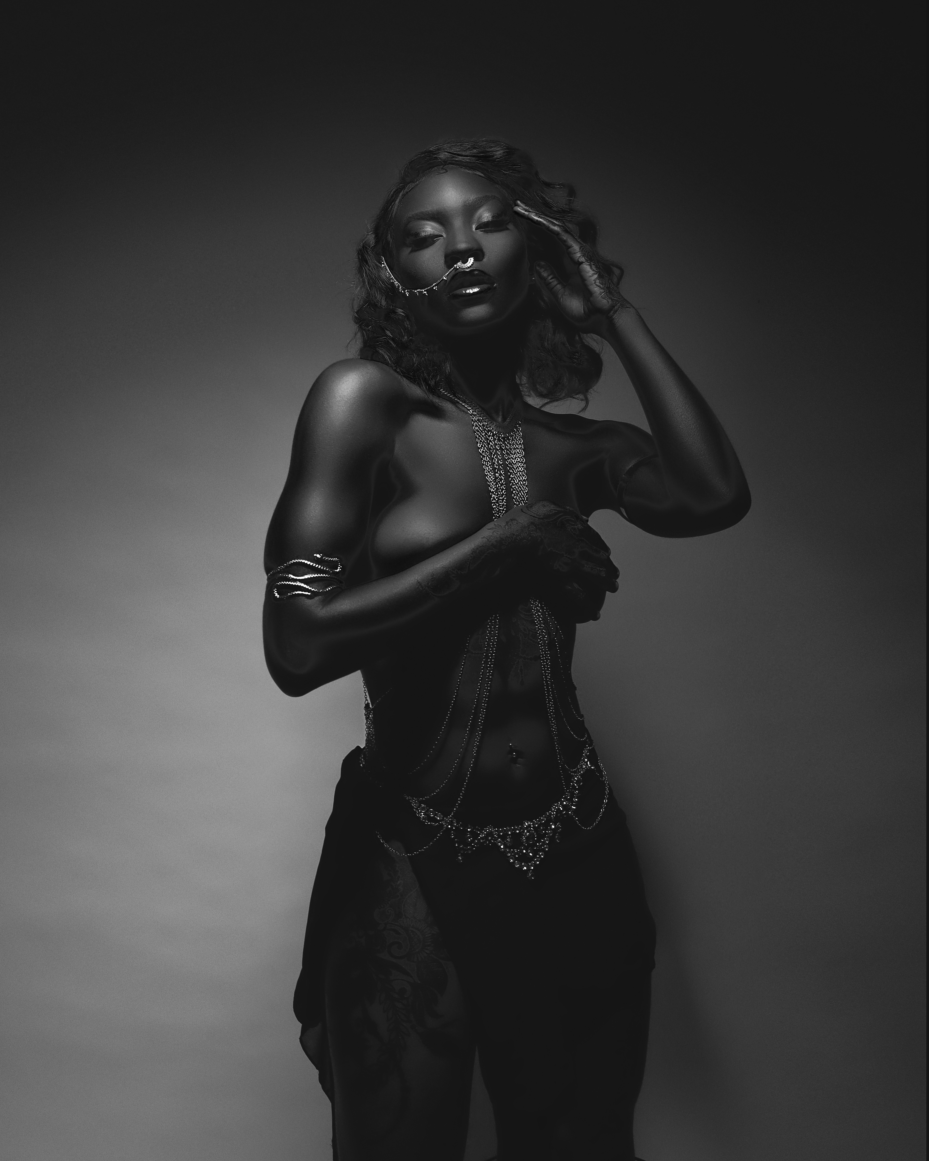 EMPRESS B/W