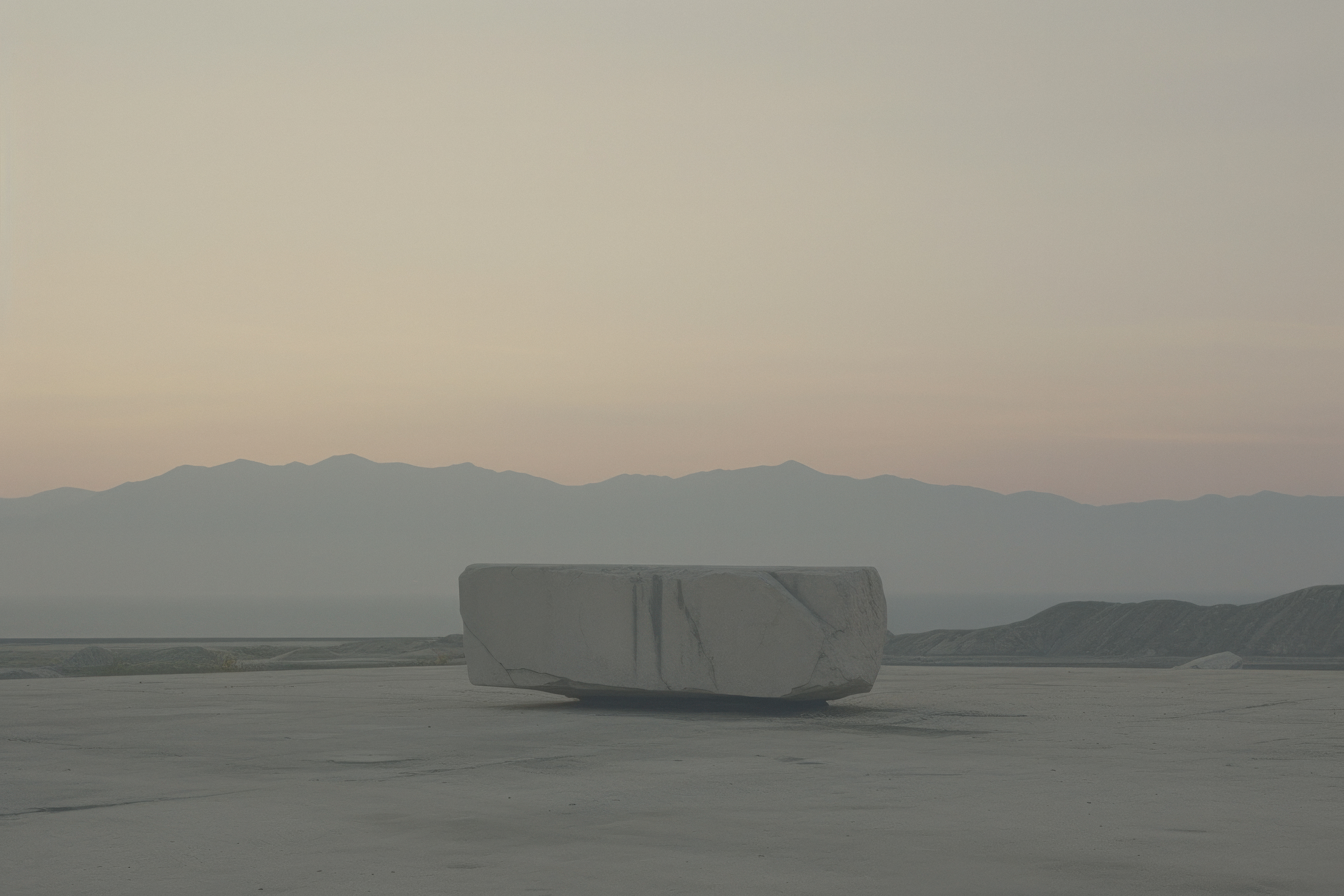 The MONOLITH signature 083