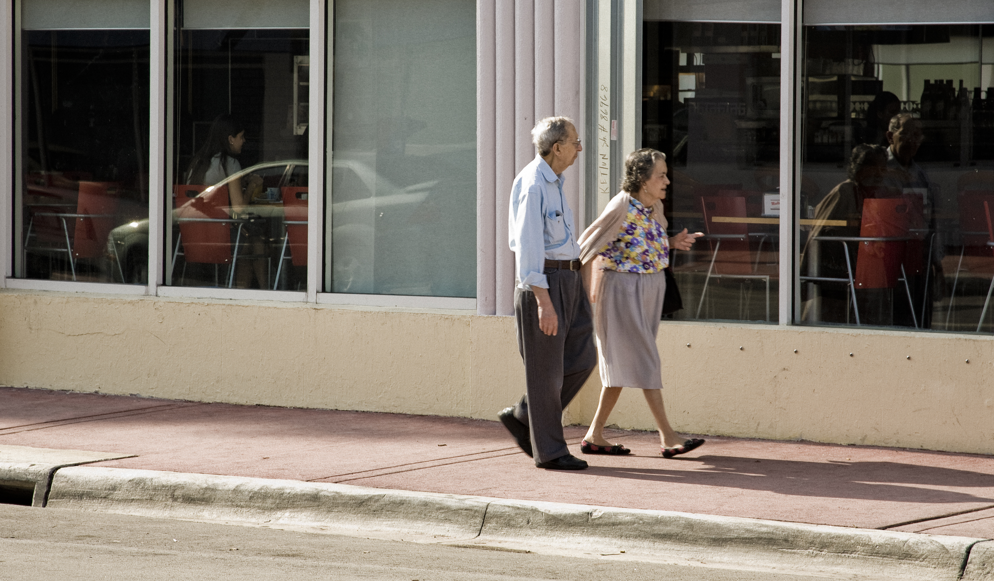 LOVERS STROLL