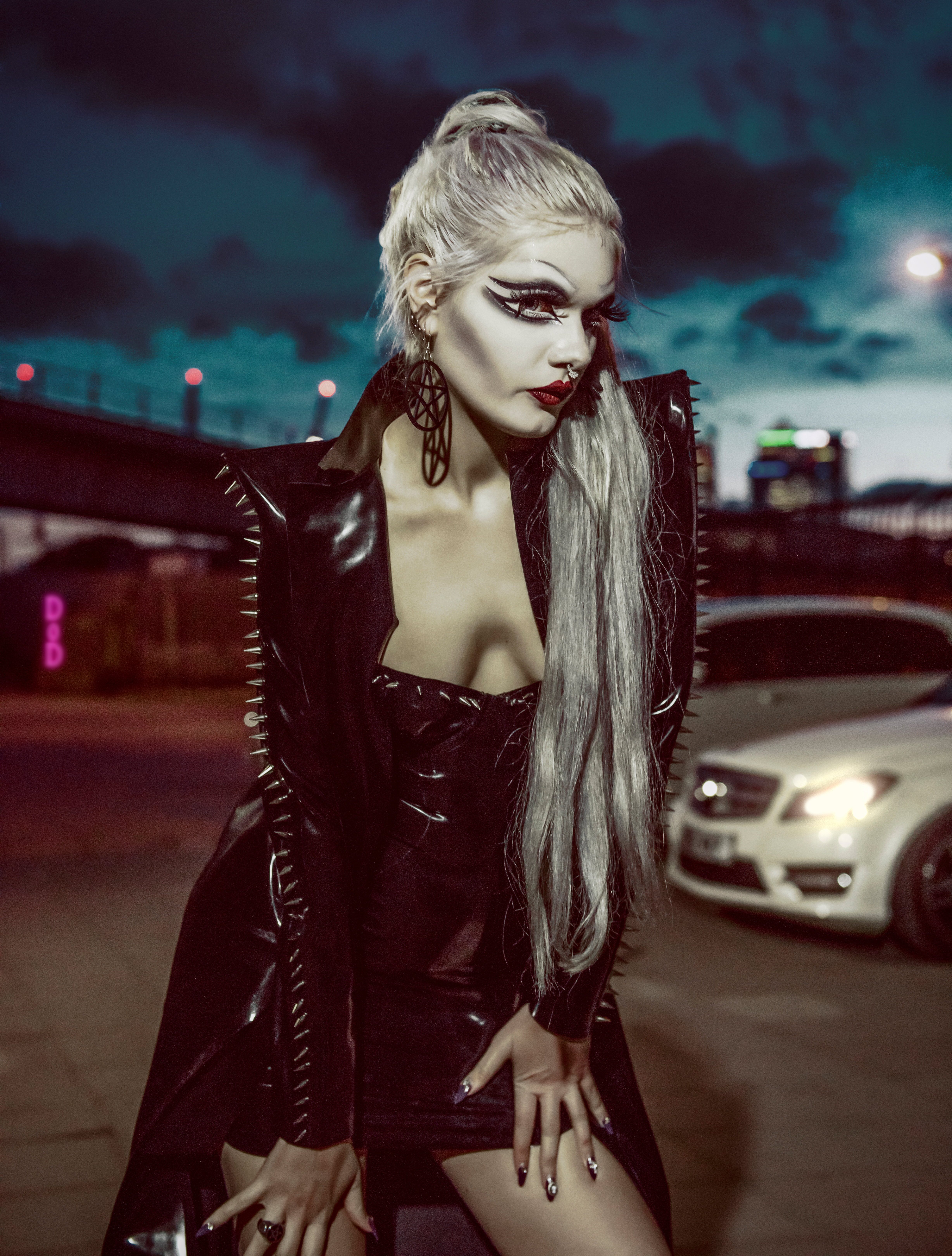 Nocturnal Seductress | Ana Isabel Hewlett