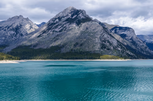 Lake Minnewanka Canada. 🇨🇦 🍁 🌊 🏔️